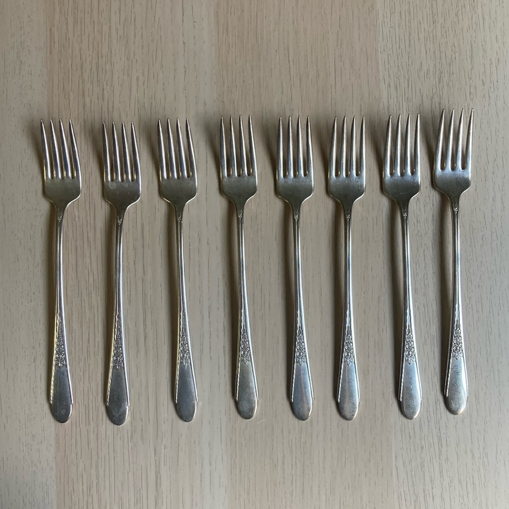Vintage Set of Silver Plated Forks, WM. ROGERS & SON IS, GARDENIA Pattern 1941